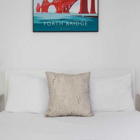 Modern Grassmarket Apartment Edinburgh Bagian luar foto