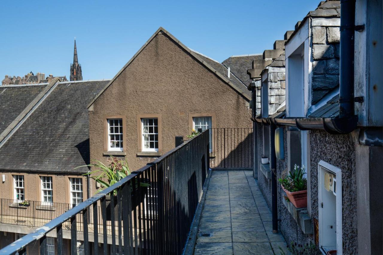 Modern Grassmarket Apartment Edinburgh Bagian luar foto