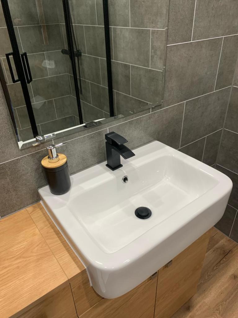 Modern Grassmarket Apartment Edinburgh Bagian luar foto