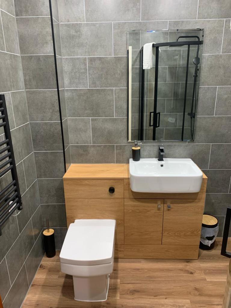Modern Grassmarket Apartment Edinburgh Bagian luar foto
