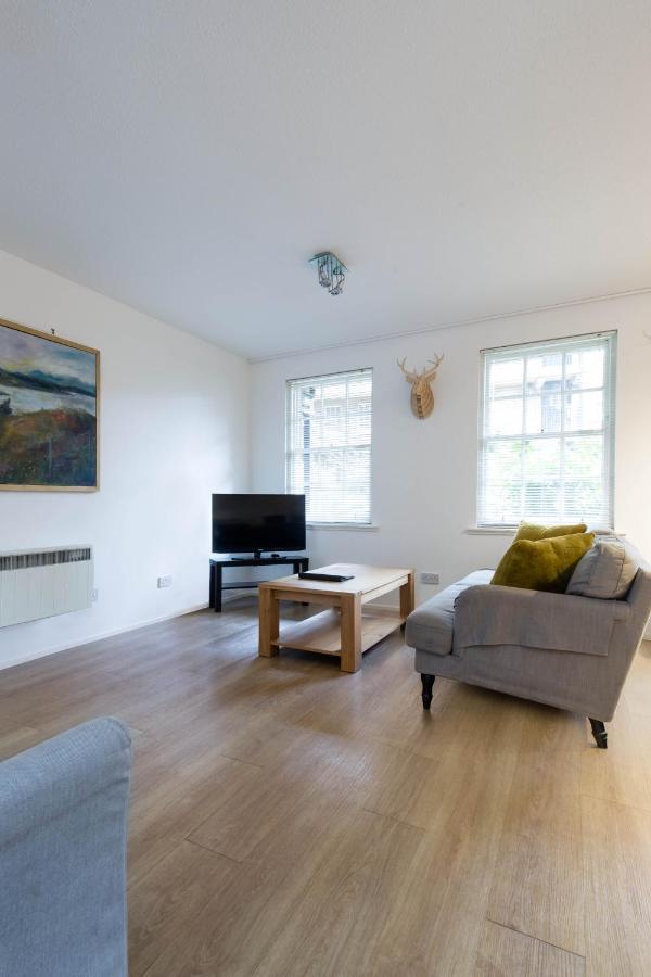 Modern Grassmarket Apartment Edinburgh Bagian luar foto