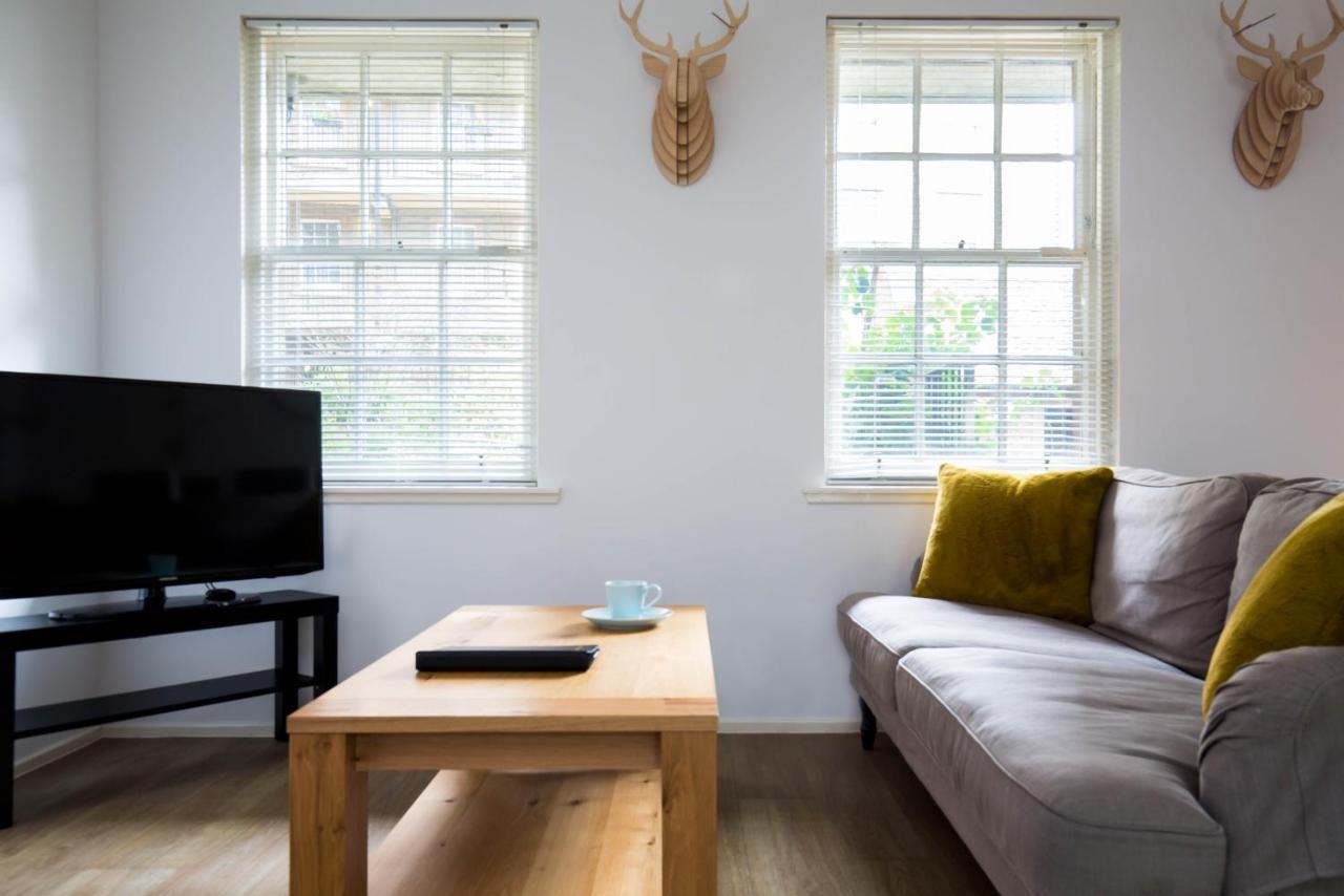 Modern Grassmarket Apartment Edinburgh Bagian luar foto