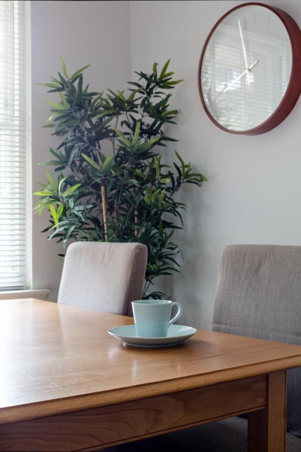 Modern Grassmarket Apartment Edinburgh Bagian luar foto
