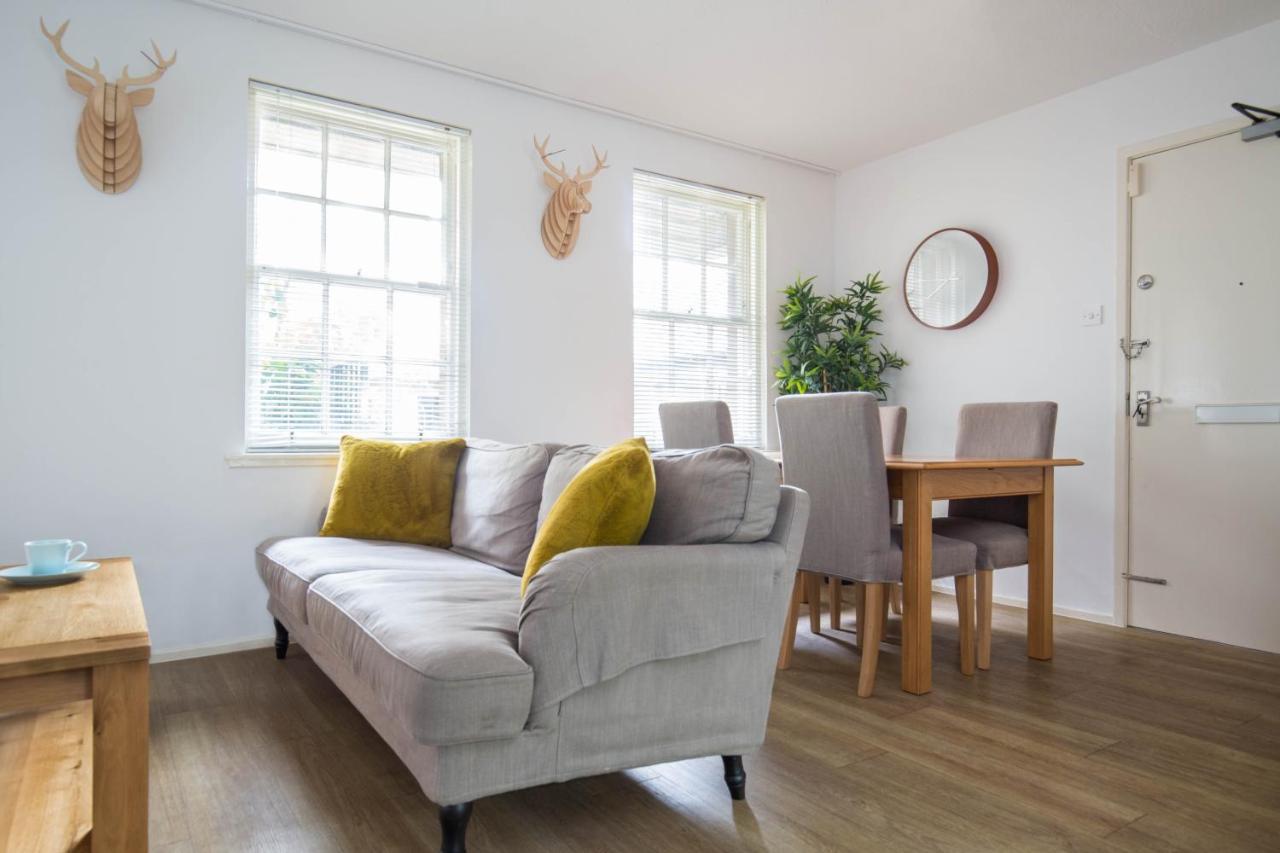 Modern Grassmarket Apartment Edinburgh Bagian luar foto