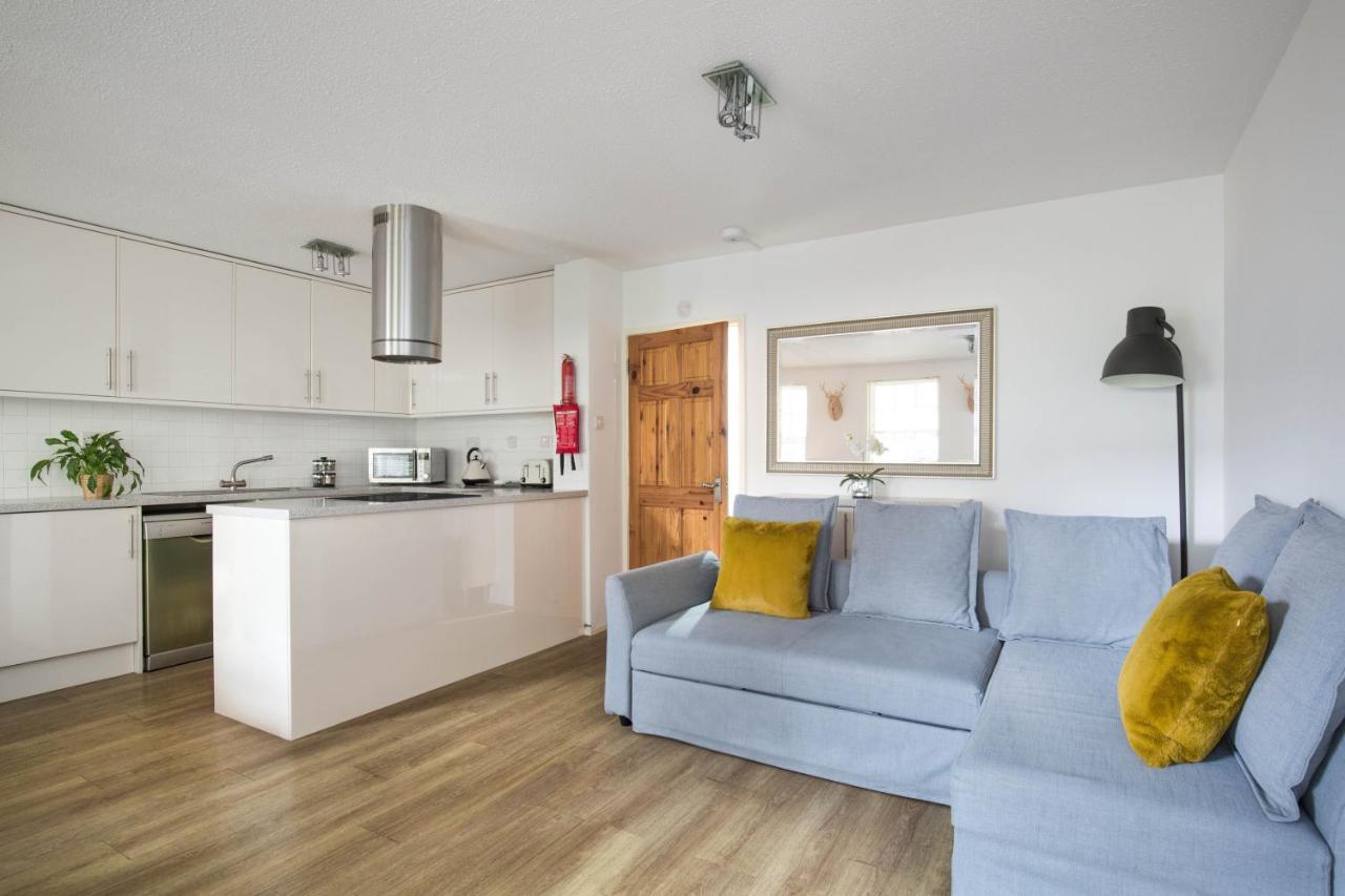 Modern Grassmarket Apartment Edinburgh Bagian luar foto
